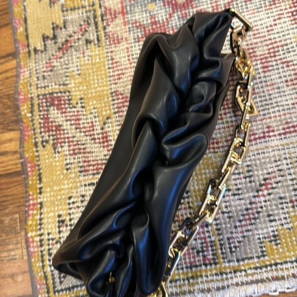 Black purse with gold chain - Picture 2 of 3